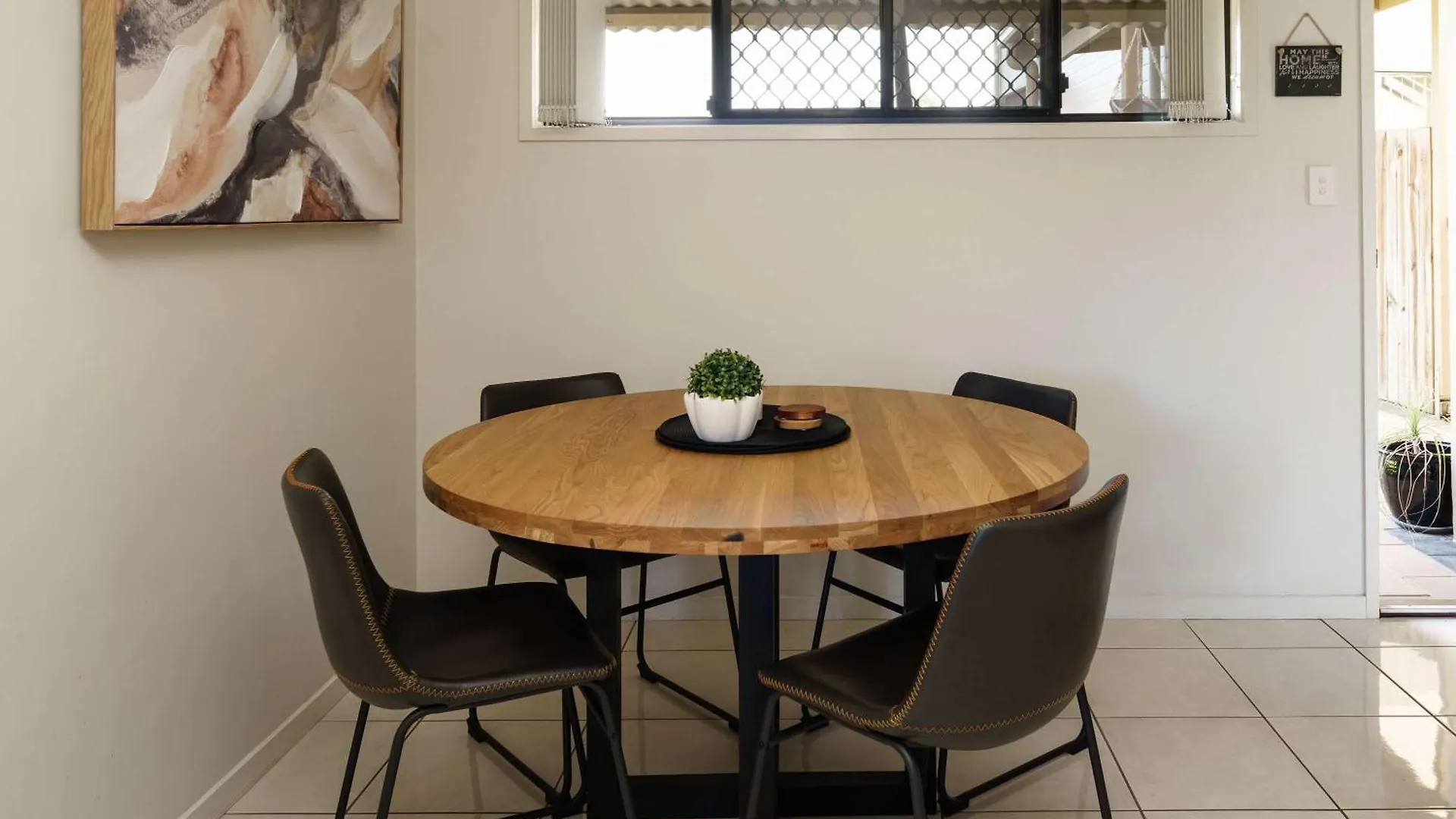 Sunny'S Coastal Townhouse In Caloundra Apartment