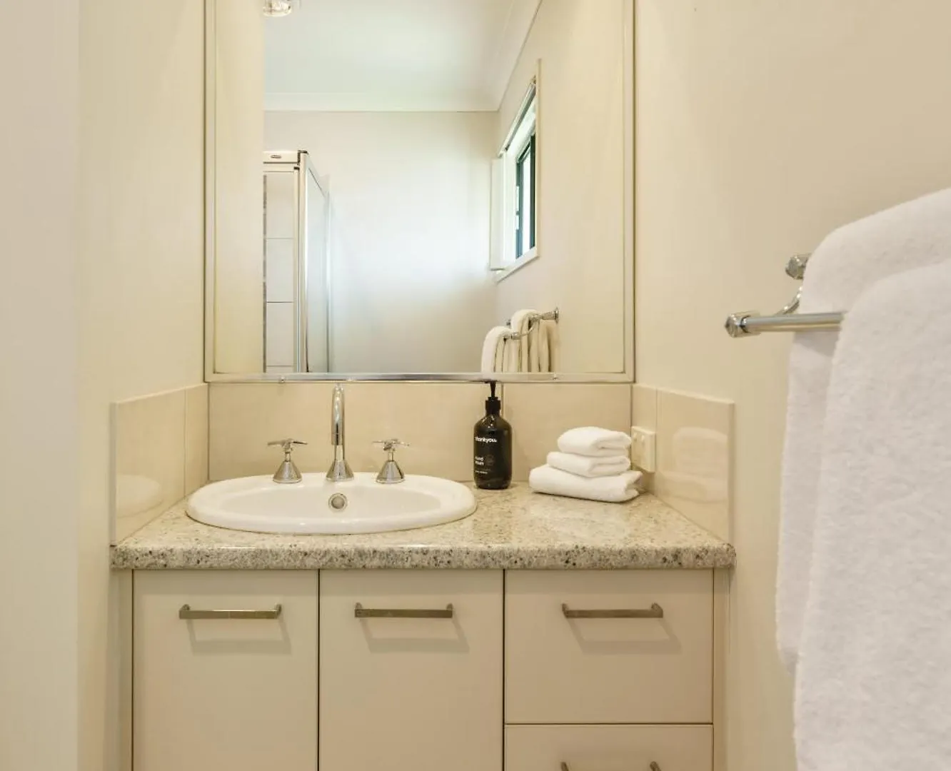Sunny'S Coastal Townhouse In Caloundra Apartment