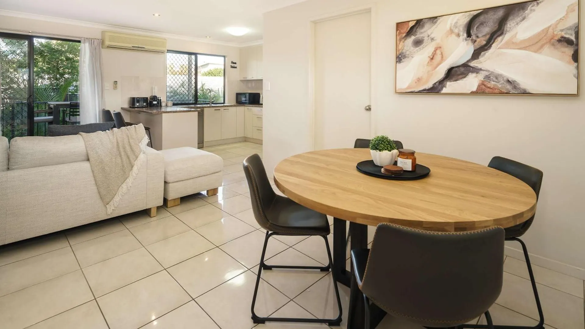 Sunny'S Coastal Townhouse In Caloundra Apartment Australia