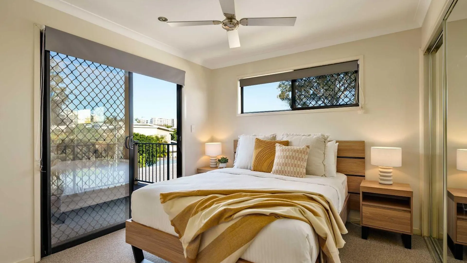 Sunny'S Coastal Townhouse In Caloundra Apartment